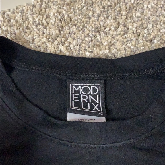 Simple black tee - Picture 2 of 3